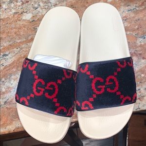 100% authentic!! Gucci Velvet Logo Slides NWT!!